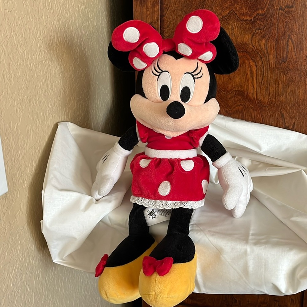 Minnie Mouse plushie
